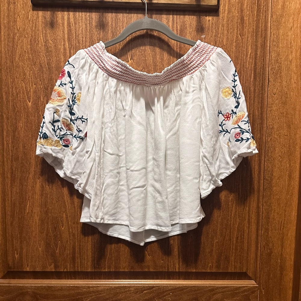 Chic White Blouse with Floral Embroidery